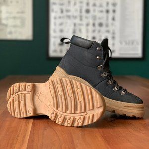Thesus/ Alice + Whittles The Weekend Boot in Black